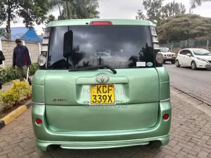 Toyota Sienta 2012 Green