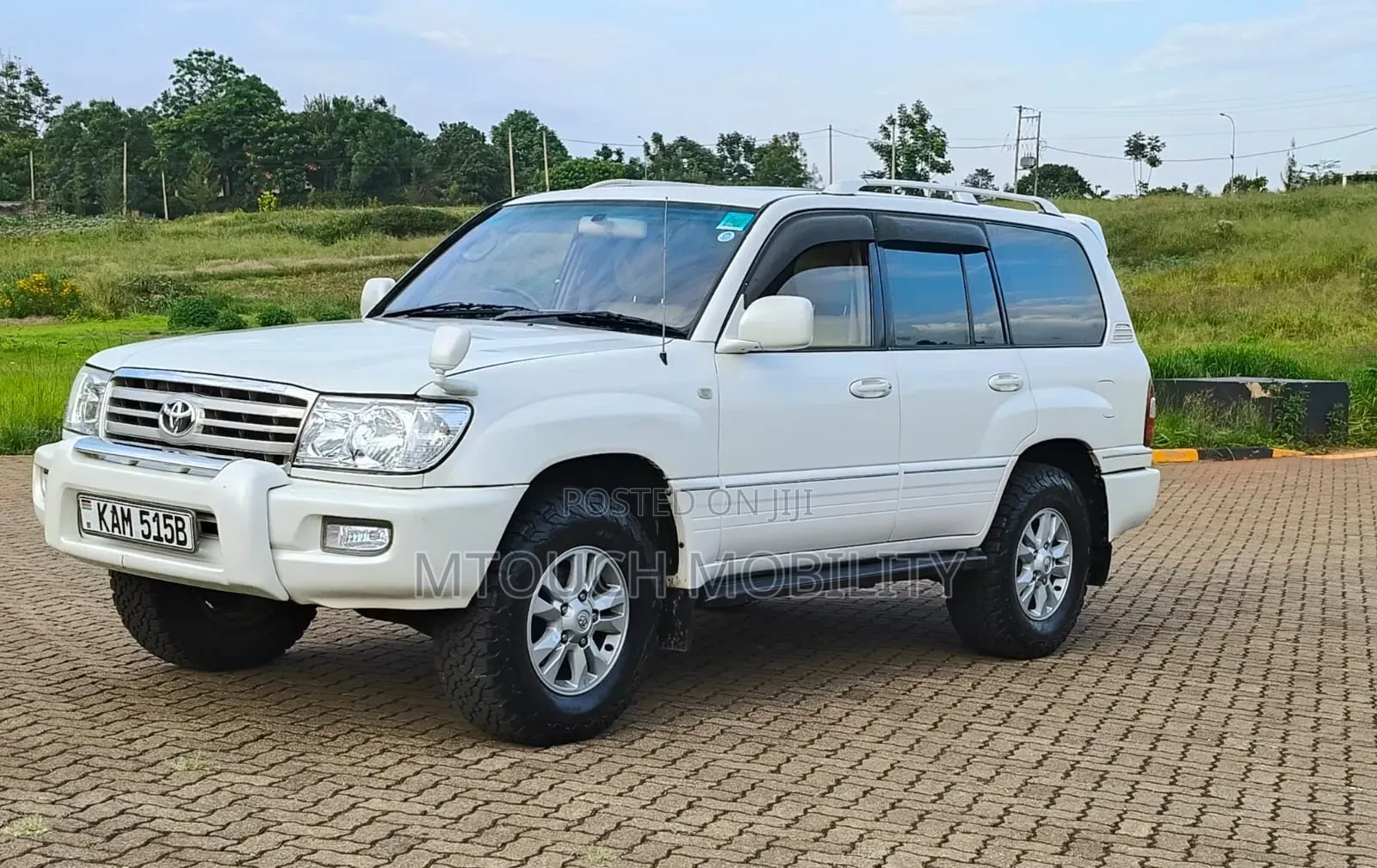 Toyota Land Cruiser 1988 White
