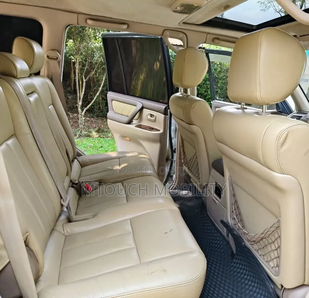 Toyota Land Cruiser 1988 White
