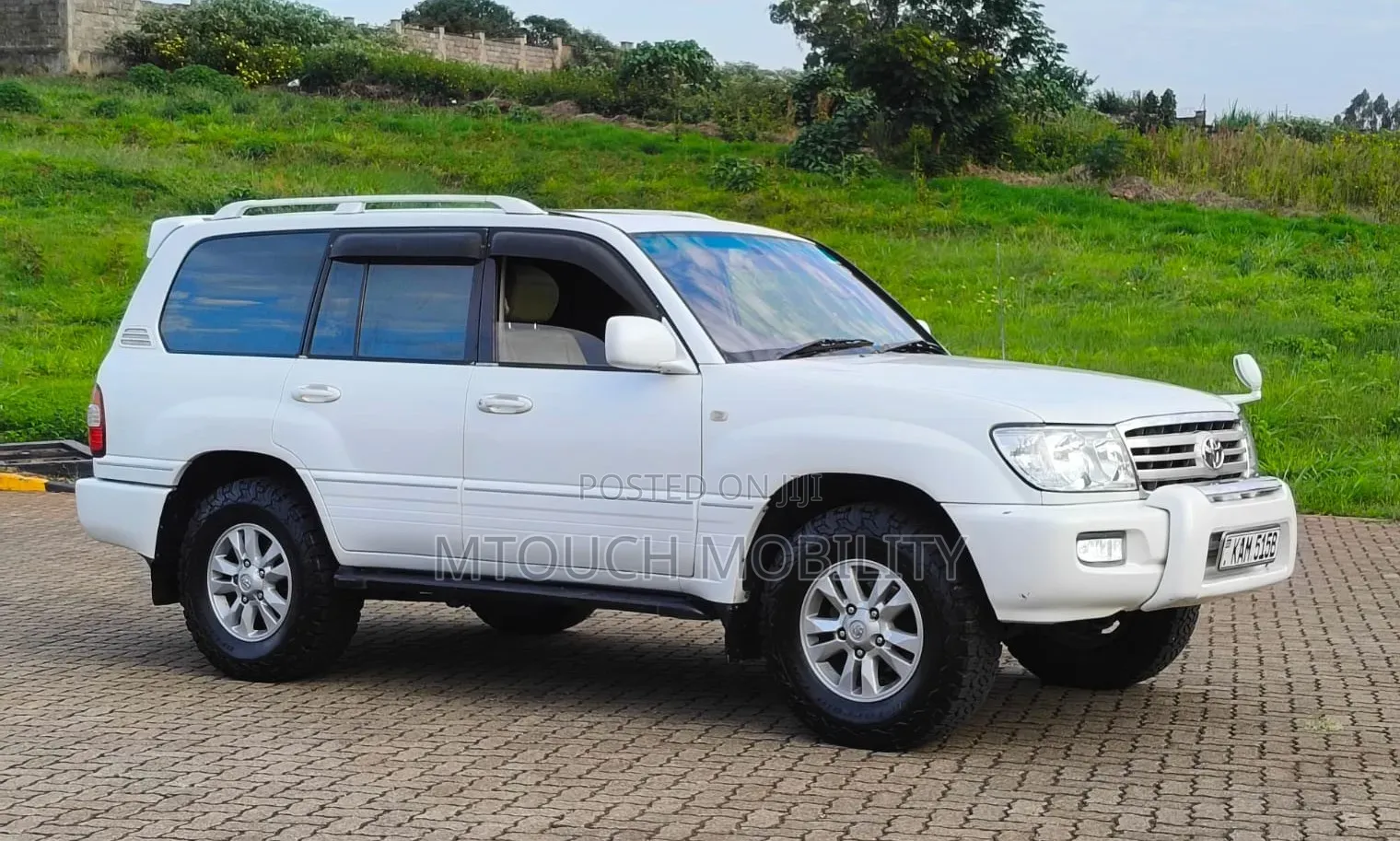 Toyota Land Cruiser 1988 White