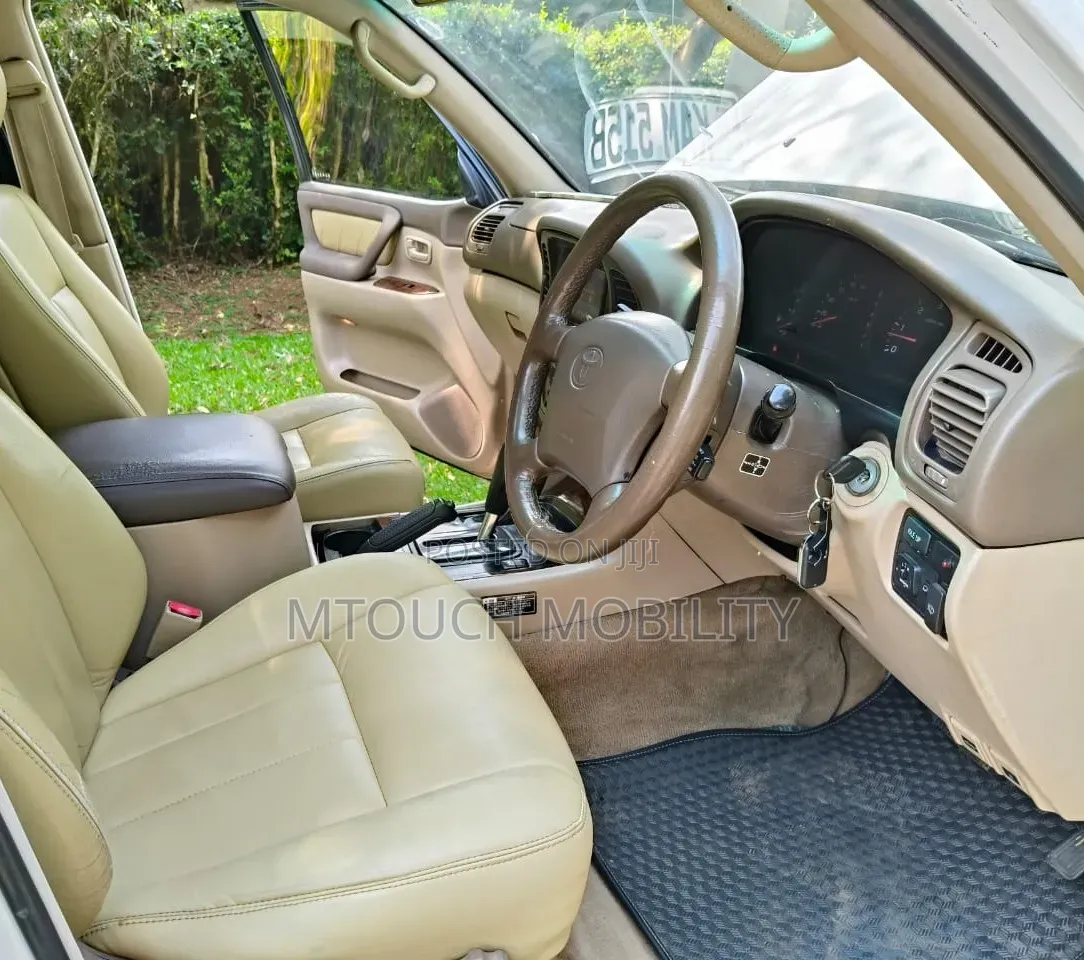 Toyota Land Cruiser 1988 White