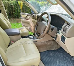 Toyota Land Cruiser 1988 White