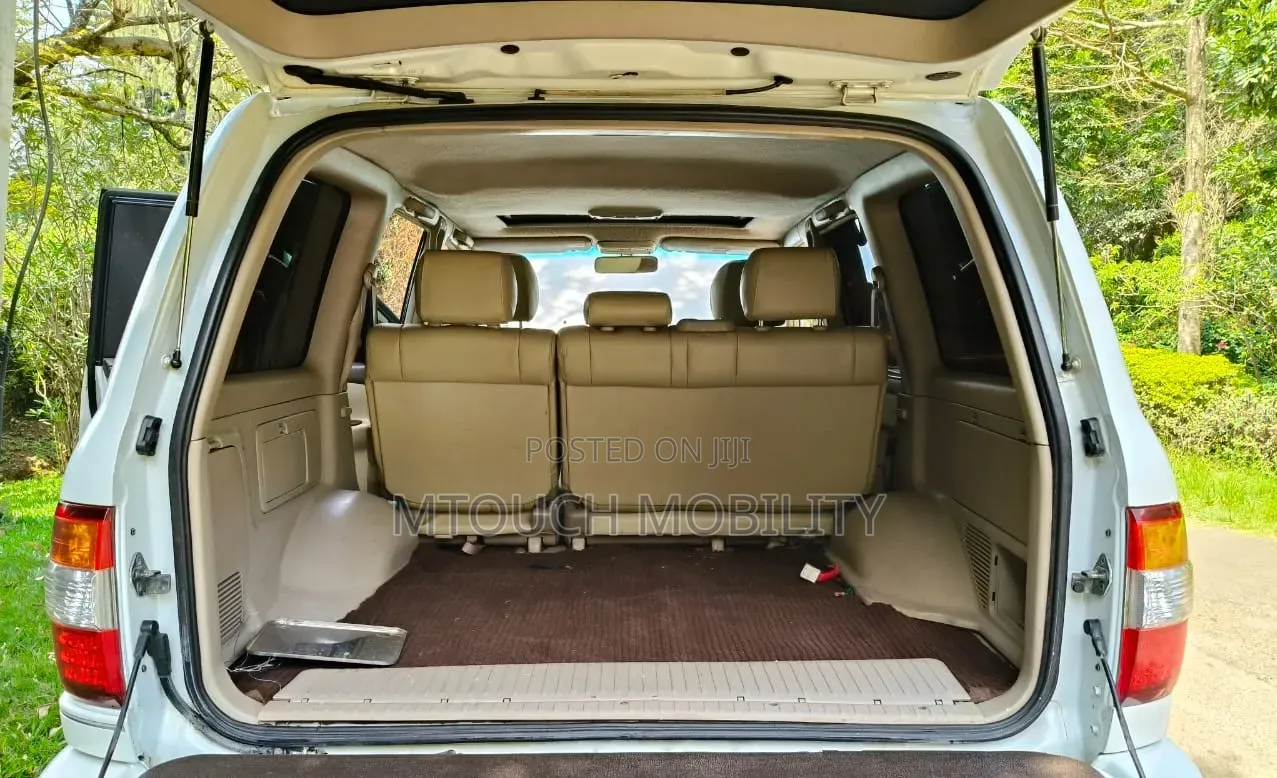 Toyota Land Cruiser 1988 White