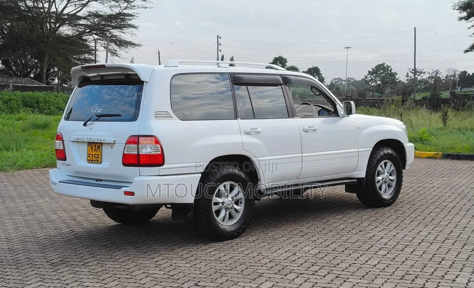 Toyota Land Cruiser 1988 White