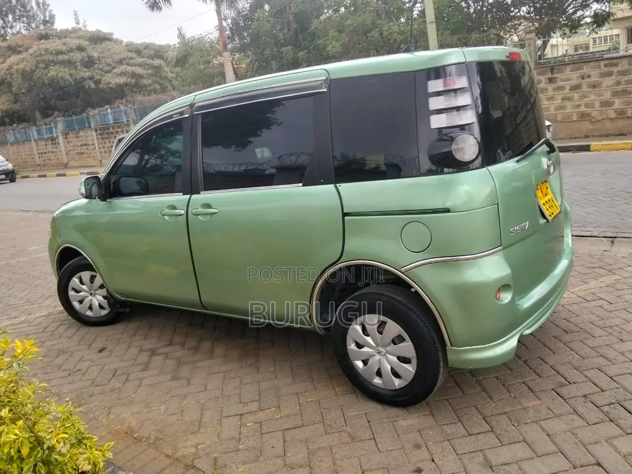 Toyota Sienta 2012 Green