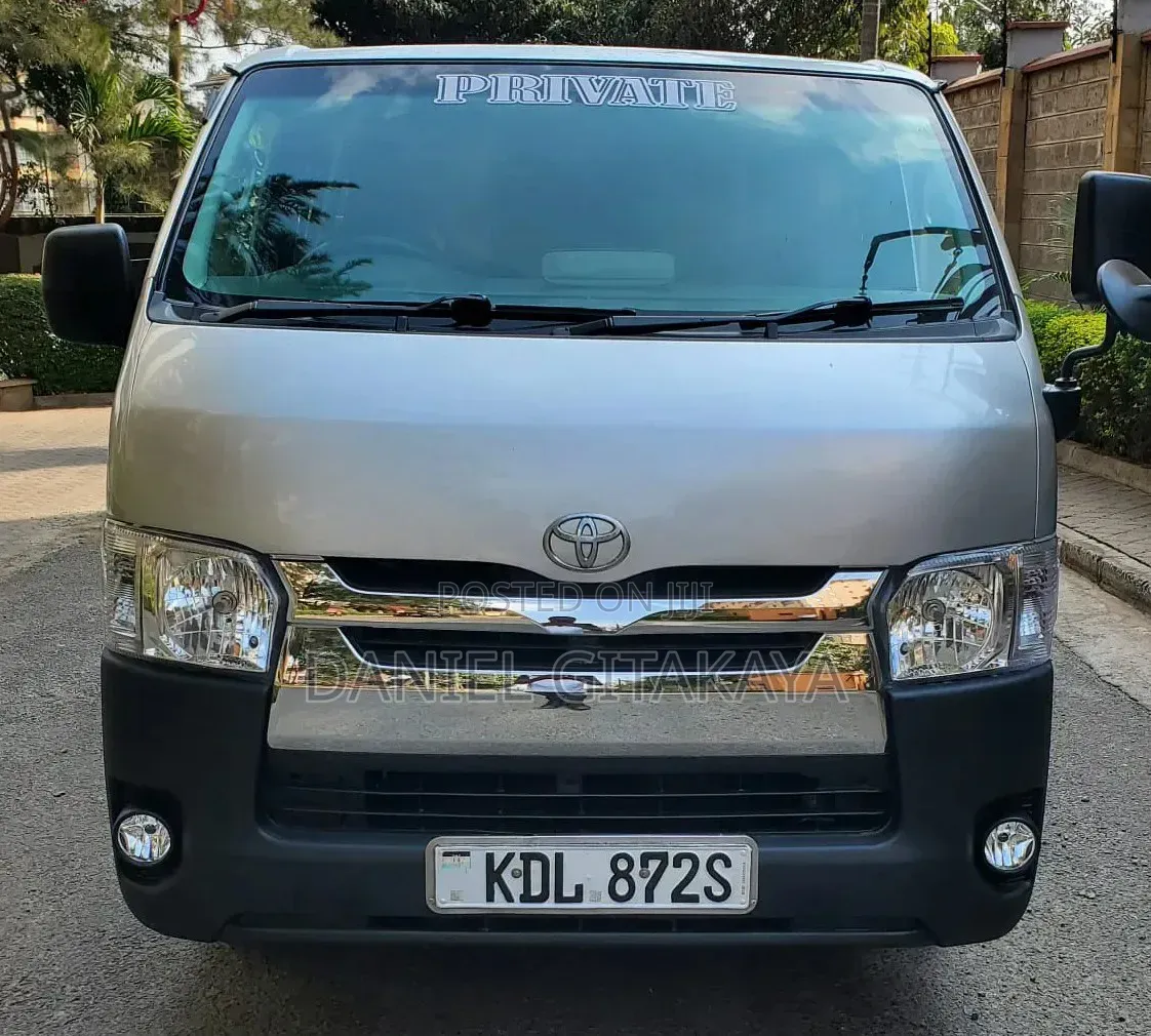 Toyota HiAce 2015 Silver