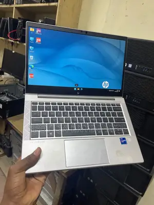 Laptop HP EliteBook 830 G8 16GB Intel Core i7 SSHD (Hybrid) 512GB