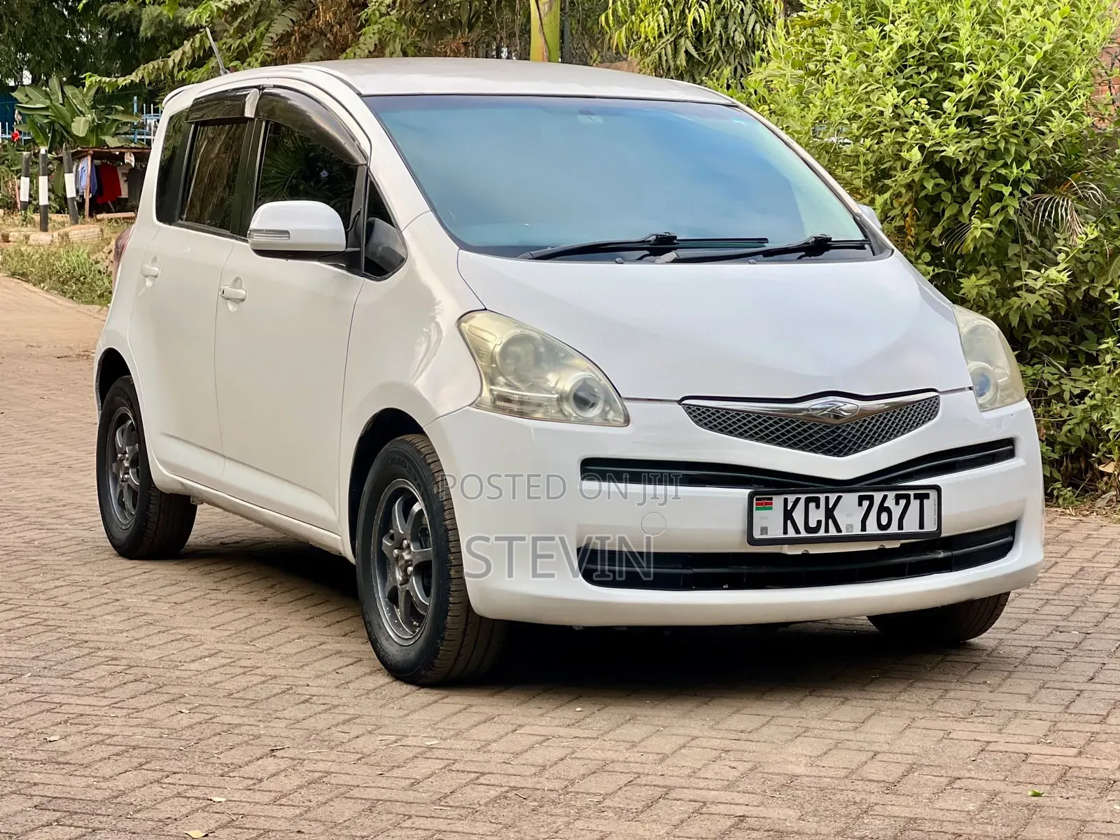 Toyota Ractis 2010 White
