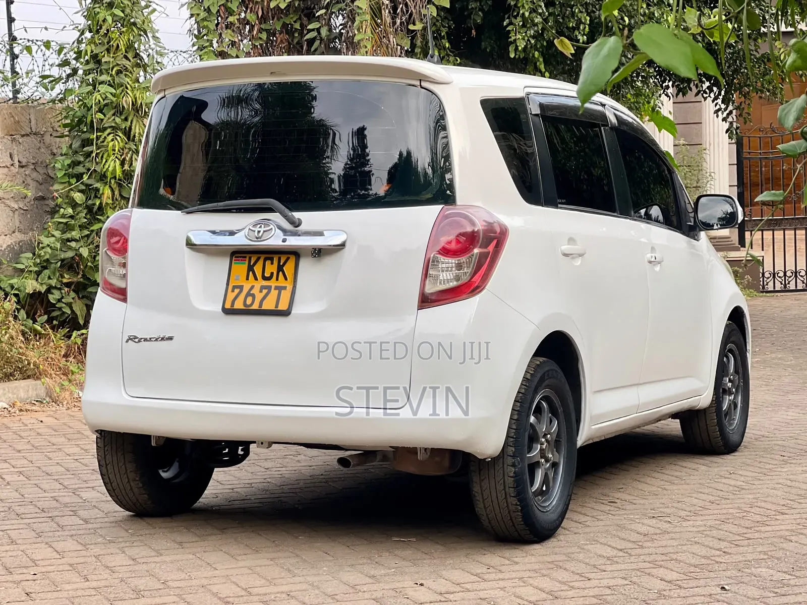 Toyota Ractis 2010 White