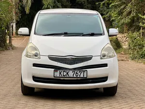 Toyota Ractis 2010 White