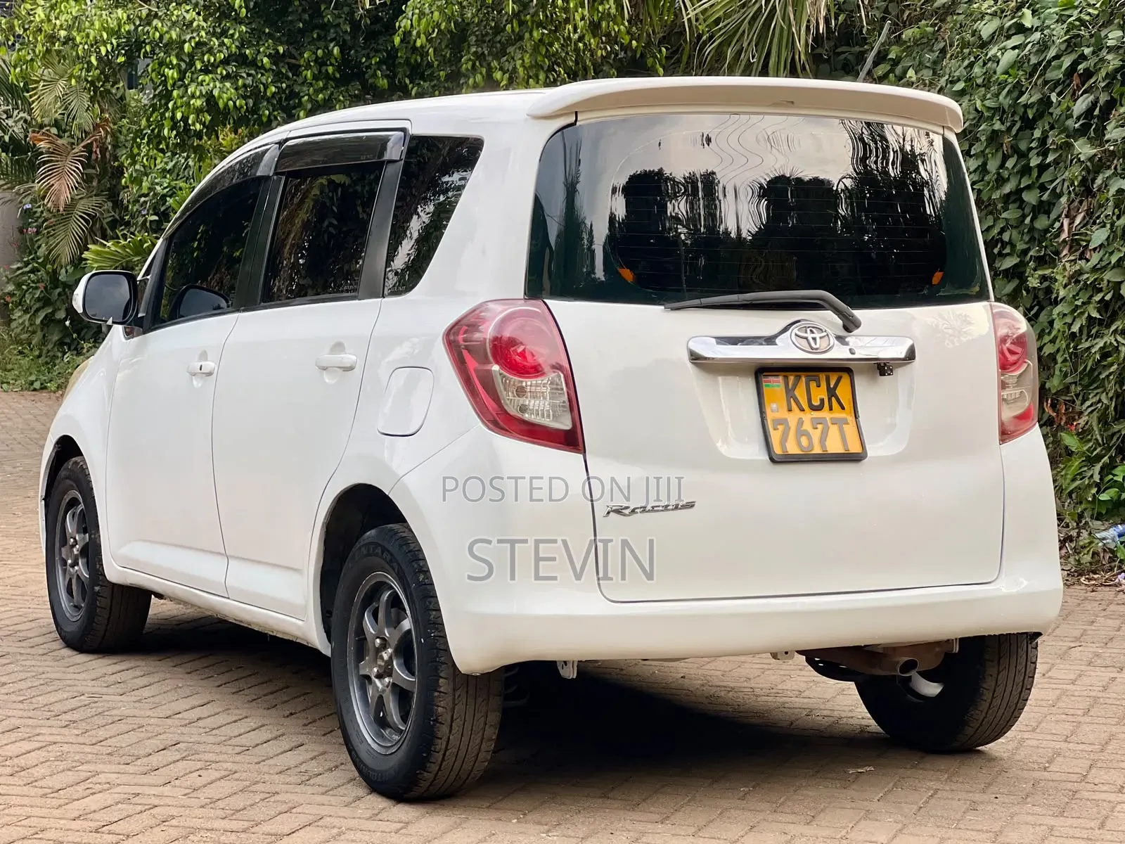Toyota Ractis 2010 White