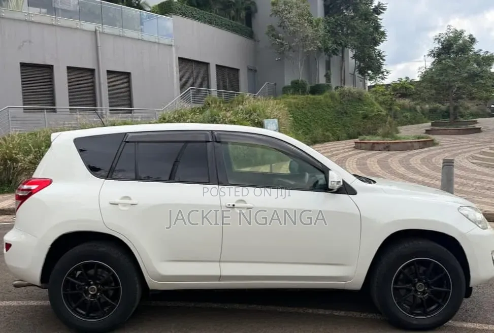 Toyota RAV4 2012 White