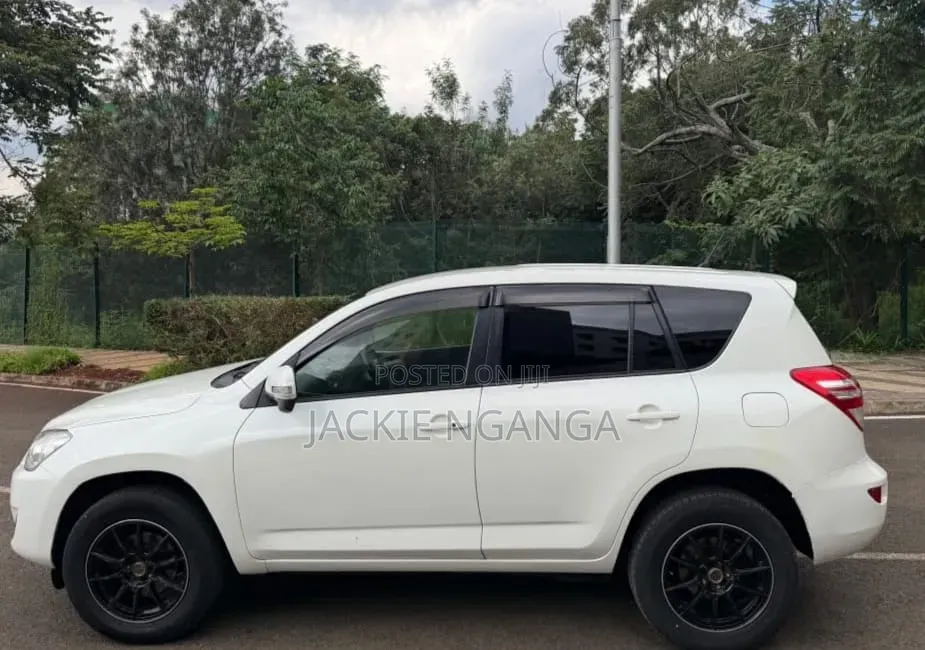 Toyota RAV4 2012 White