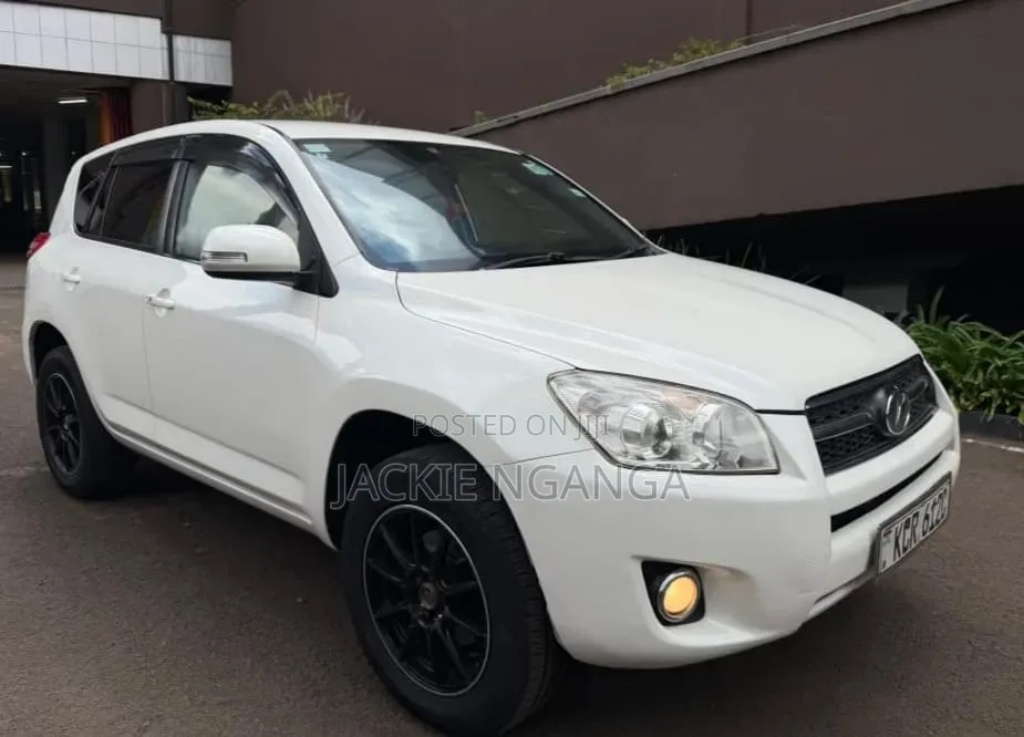 Toyota RAV4 2012 White