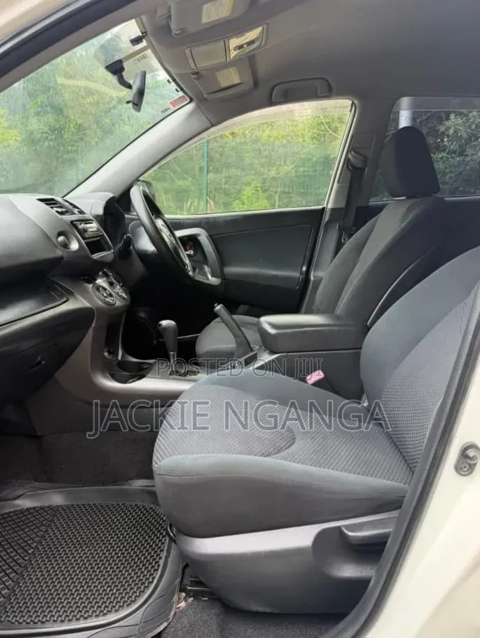 Toyota RAV4 2012 White