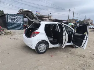 Toyota Vitz 2014 White