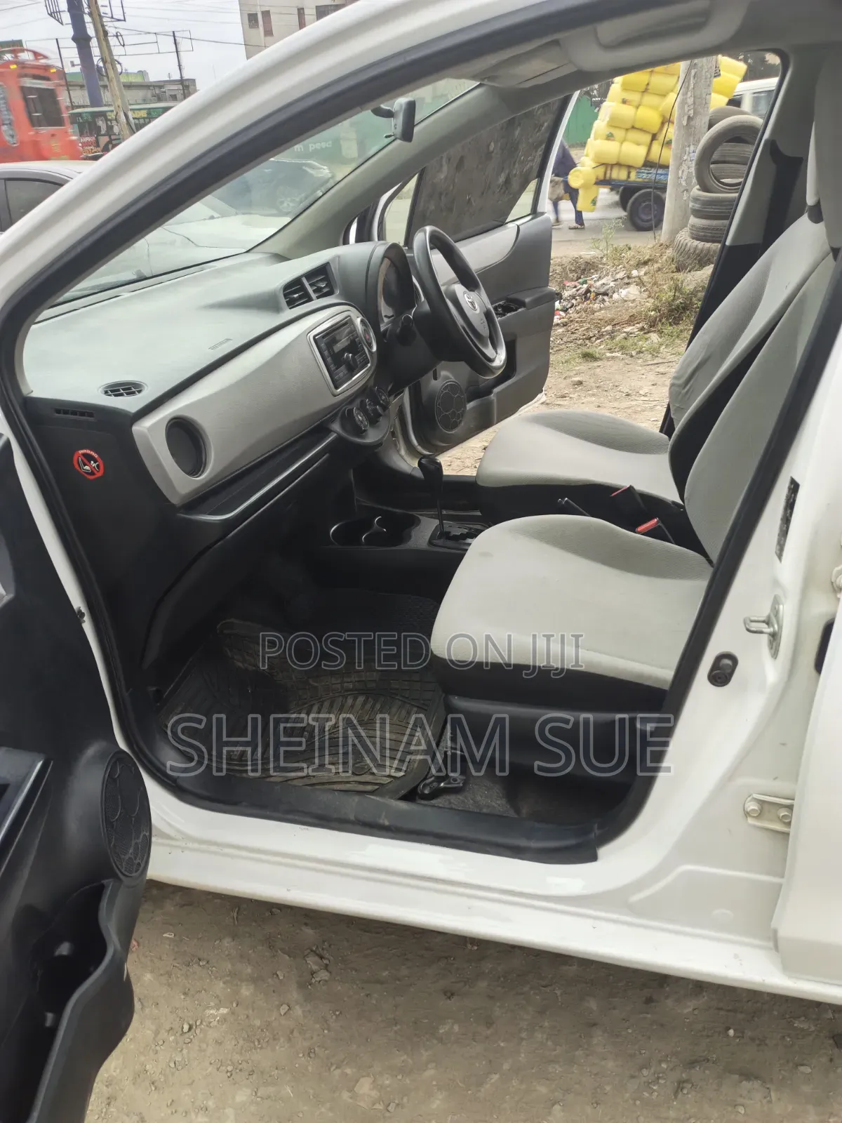 Toyota Vitz 2014 White