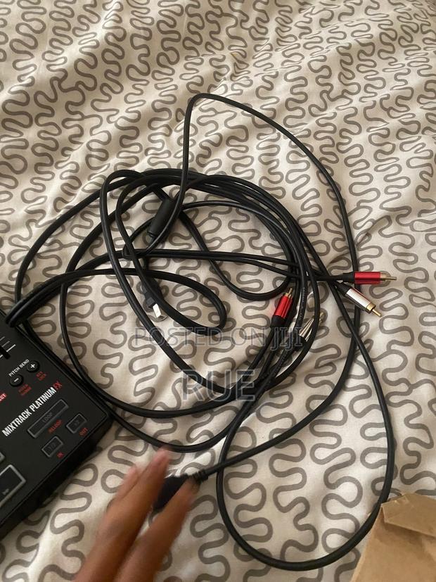 Numark Mixtrack Platinum FX DJ Controller – Excellent Condition - thumbnail 8