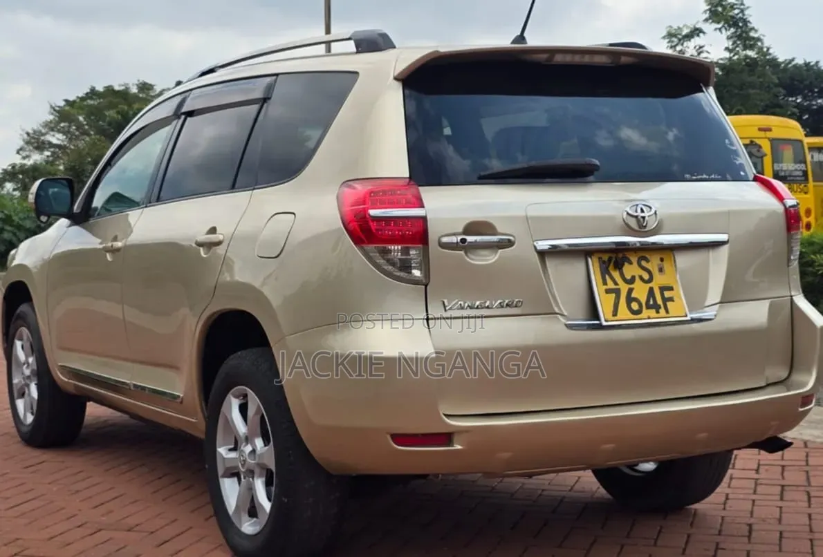 Toyota Vanguard 2011 Gold