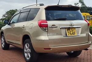 Toyota Vanguard 2011 Gold