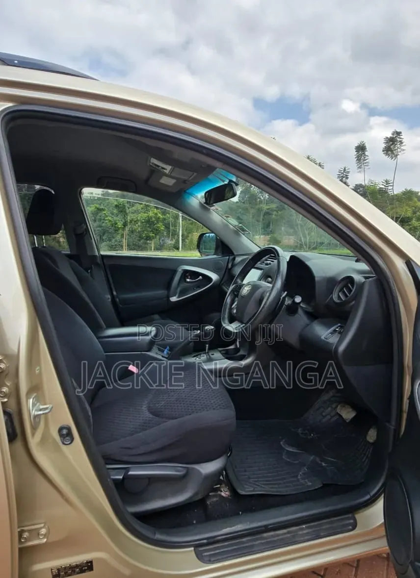 Toyota Vanguard 2011 Gold