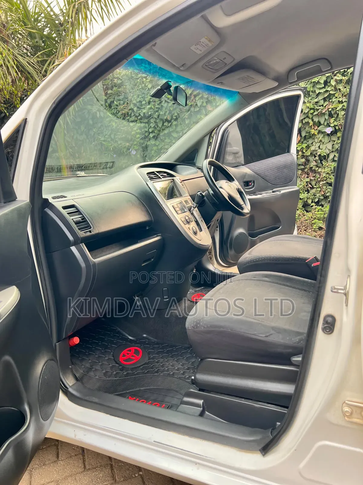 Toyota Ractis 2009 White