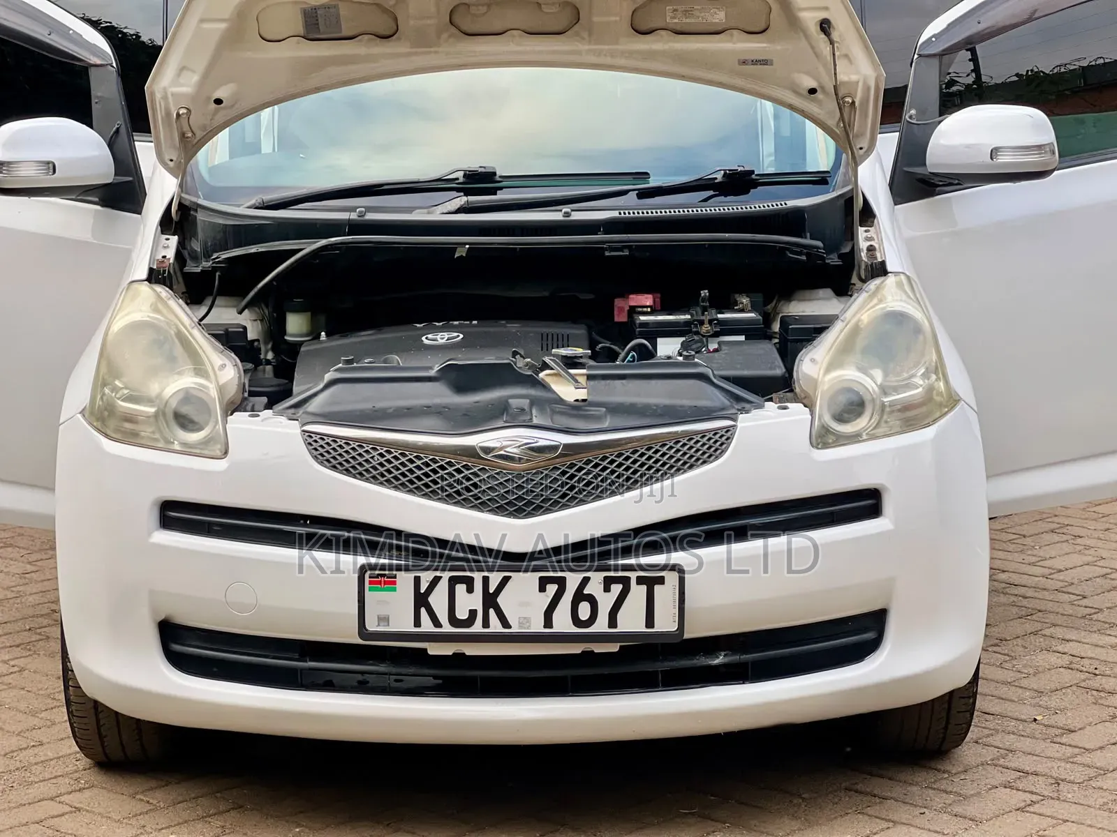 Toyota Ractis 2009 White