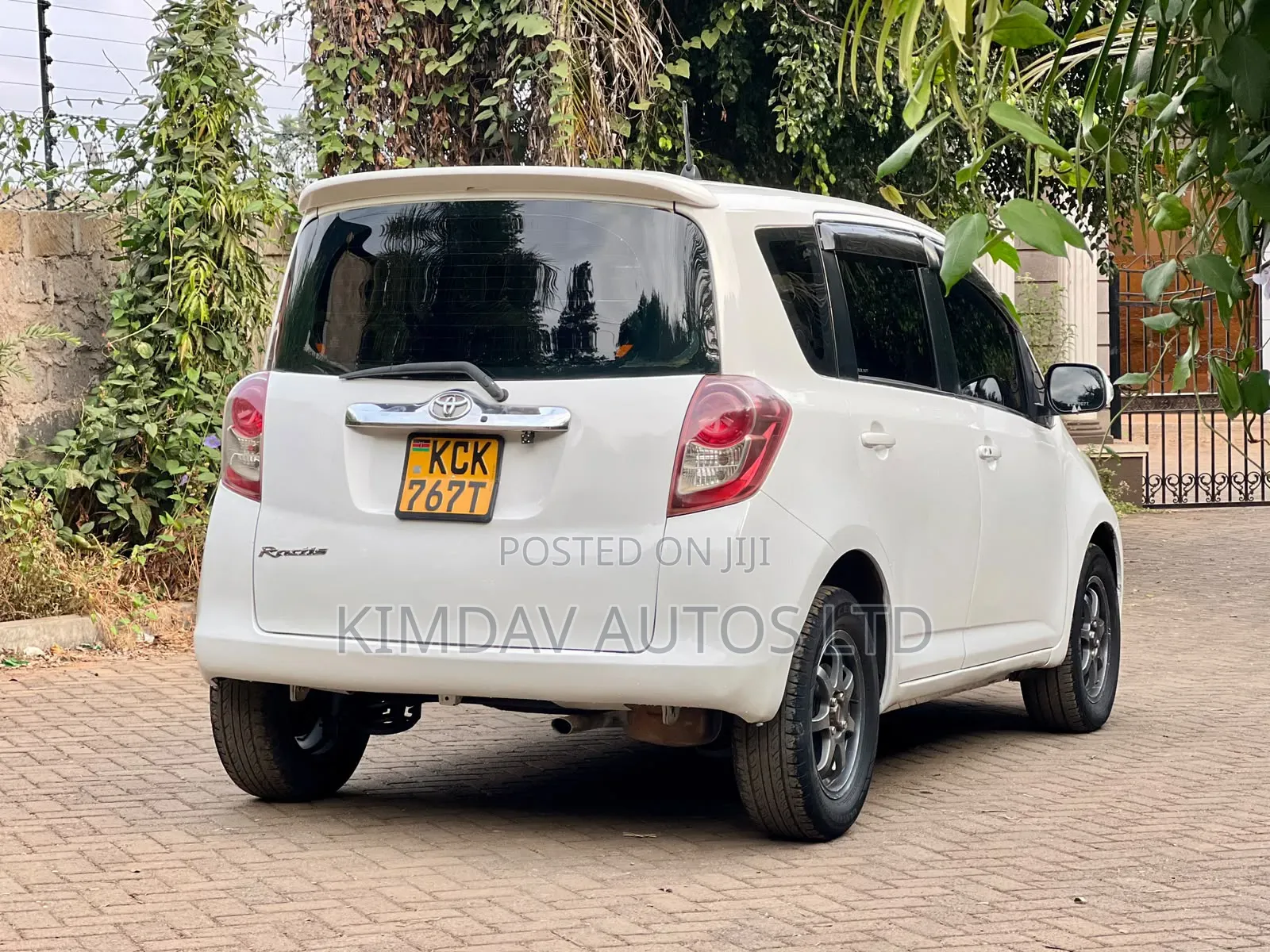 Toyota Ractis 2009 White