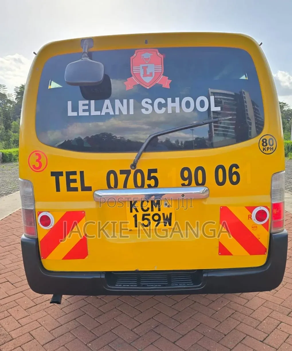 Nissan Caravan (Urvan) 2010 Yellow