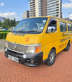 Nissan Caravan (Urvan) 2010 Yellow