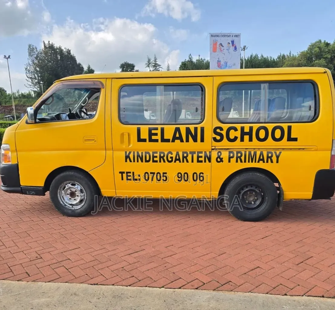 Nissan Caravan (Urvan) 2010 Yellow