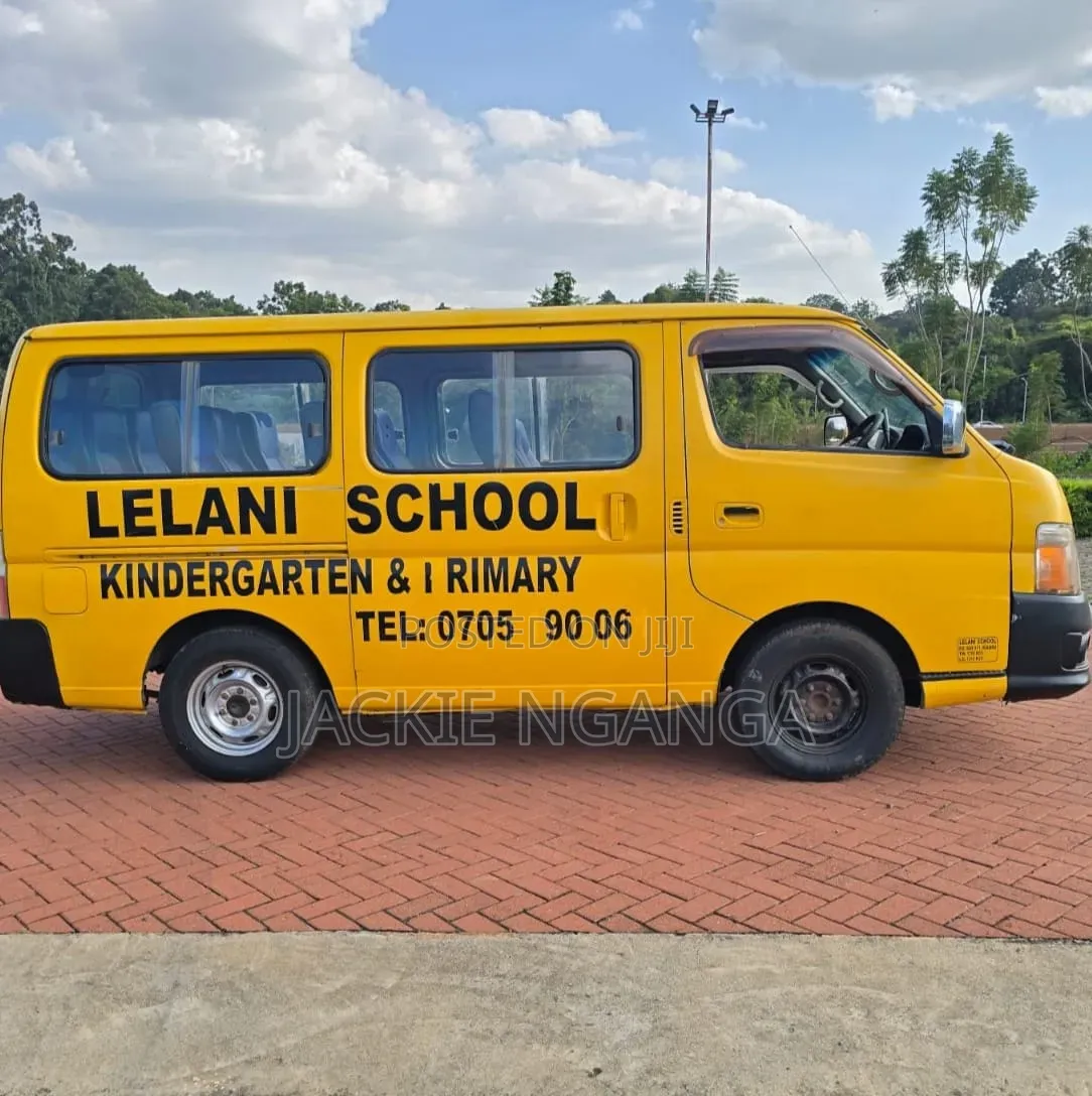 Nissan Caravan (Urvan) 2010 Yellow