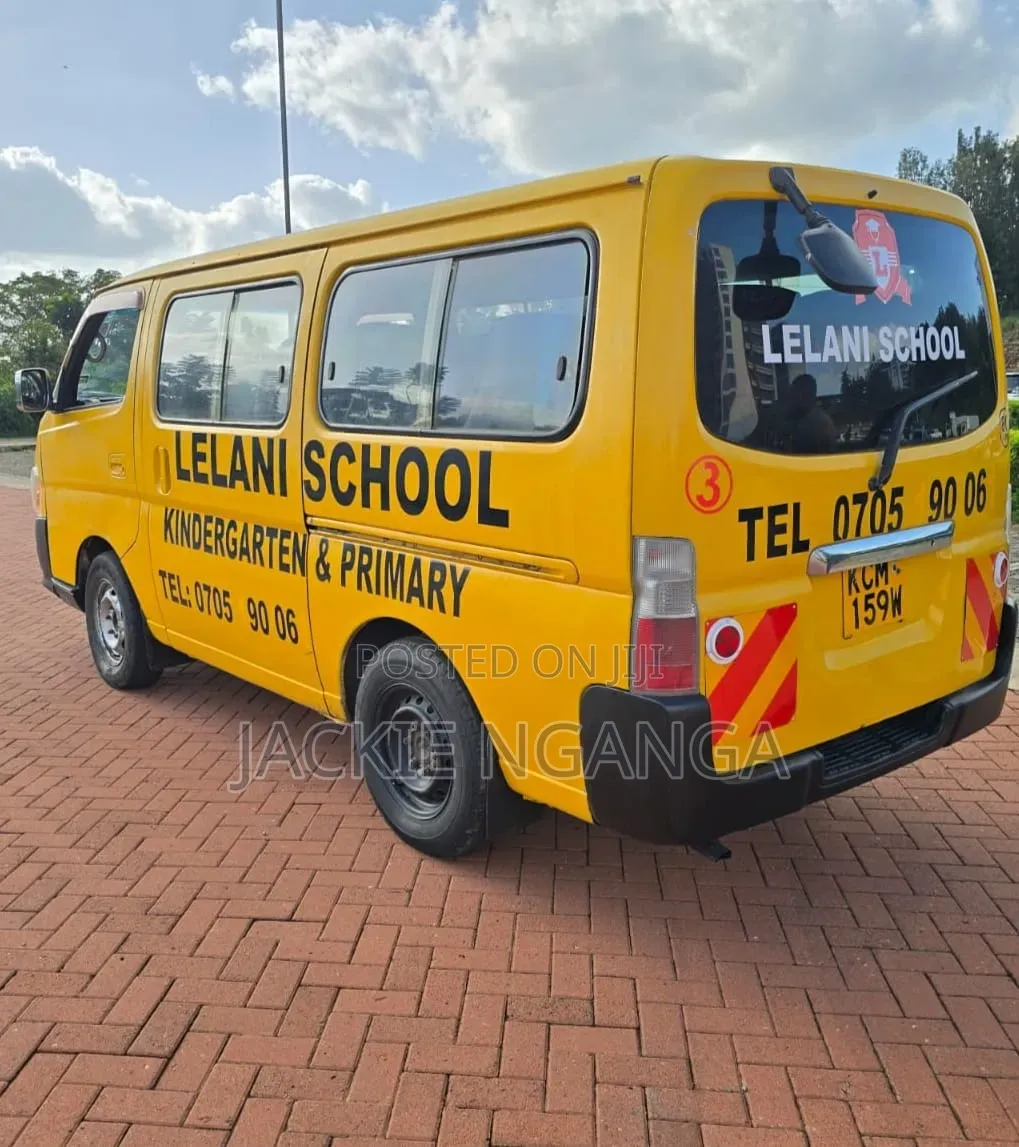 Nissan Caravan (Urvan) 2010 Yellow