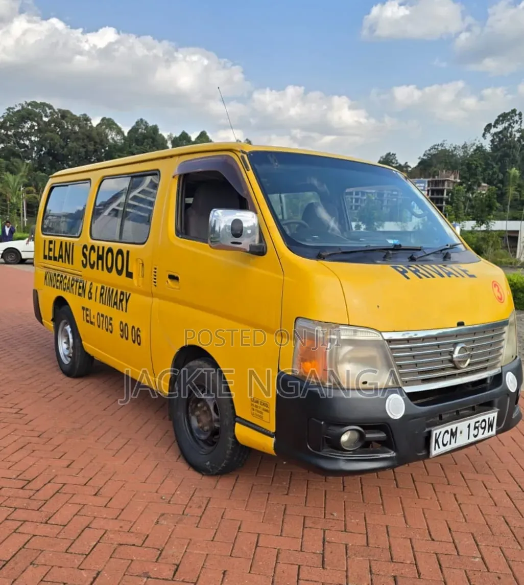 Nissan Caravan (Urvan) 2010 Yellow