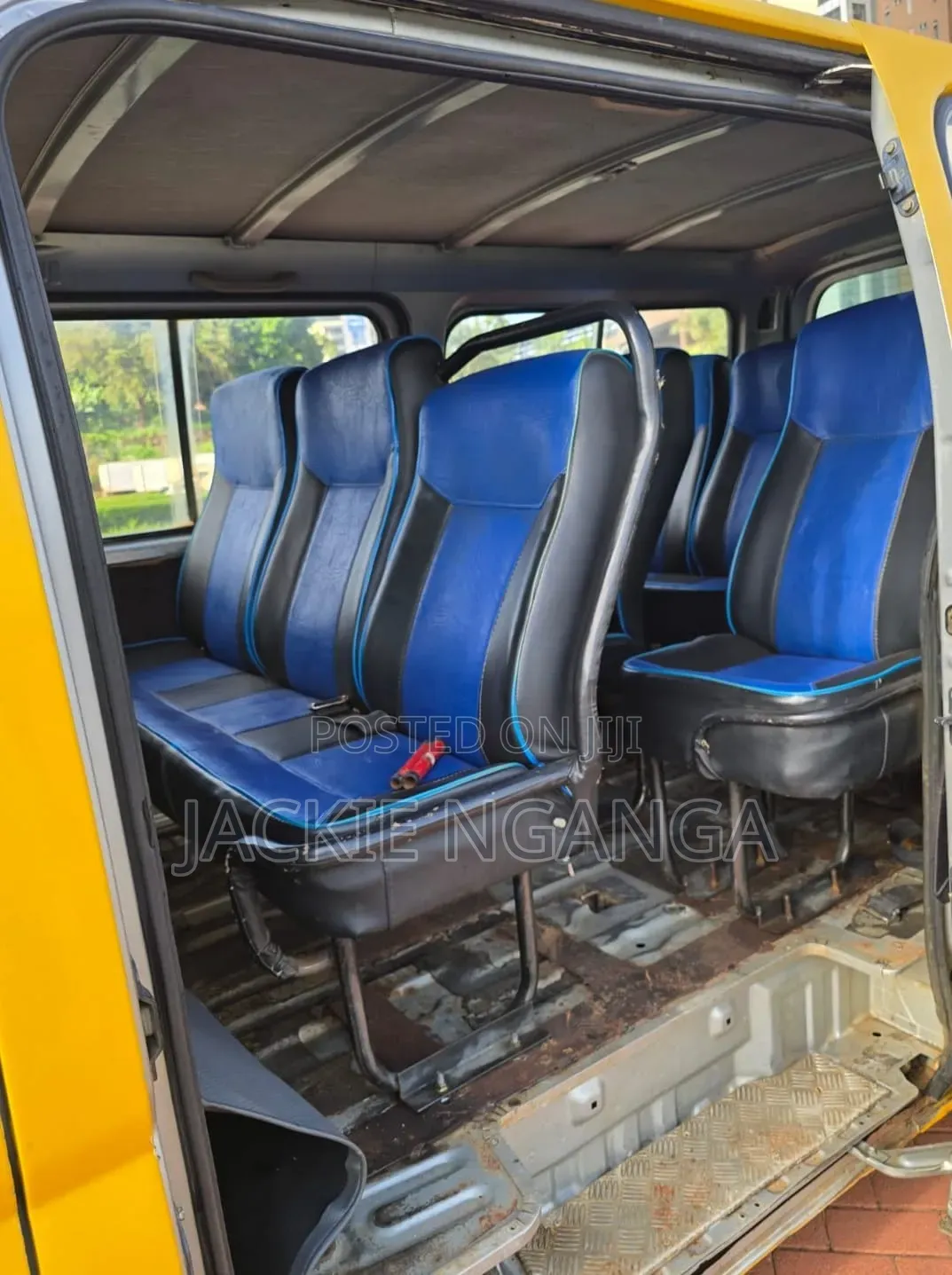 Nissan Caravan (Urvan) 2010 Yellow