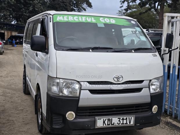 Toyota HiAce 2015 White - thumbnail 2