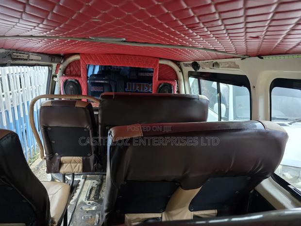 Toyota HiAce 2015 White - thumbnail 8