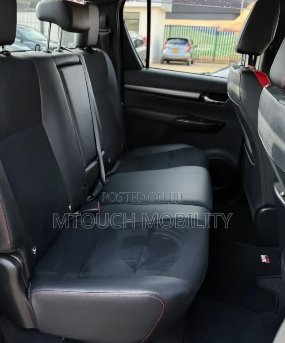 Toyota Hilux 2021 White