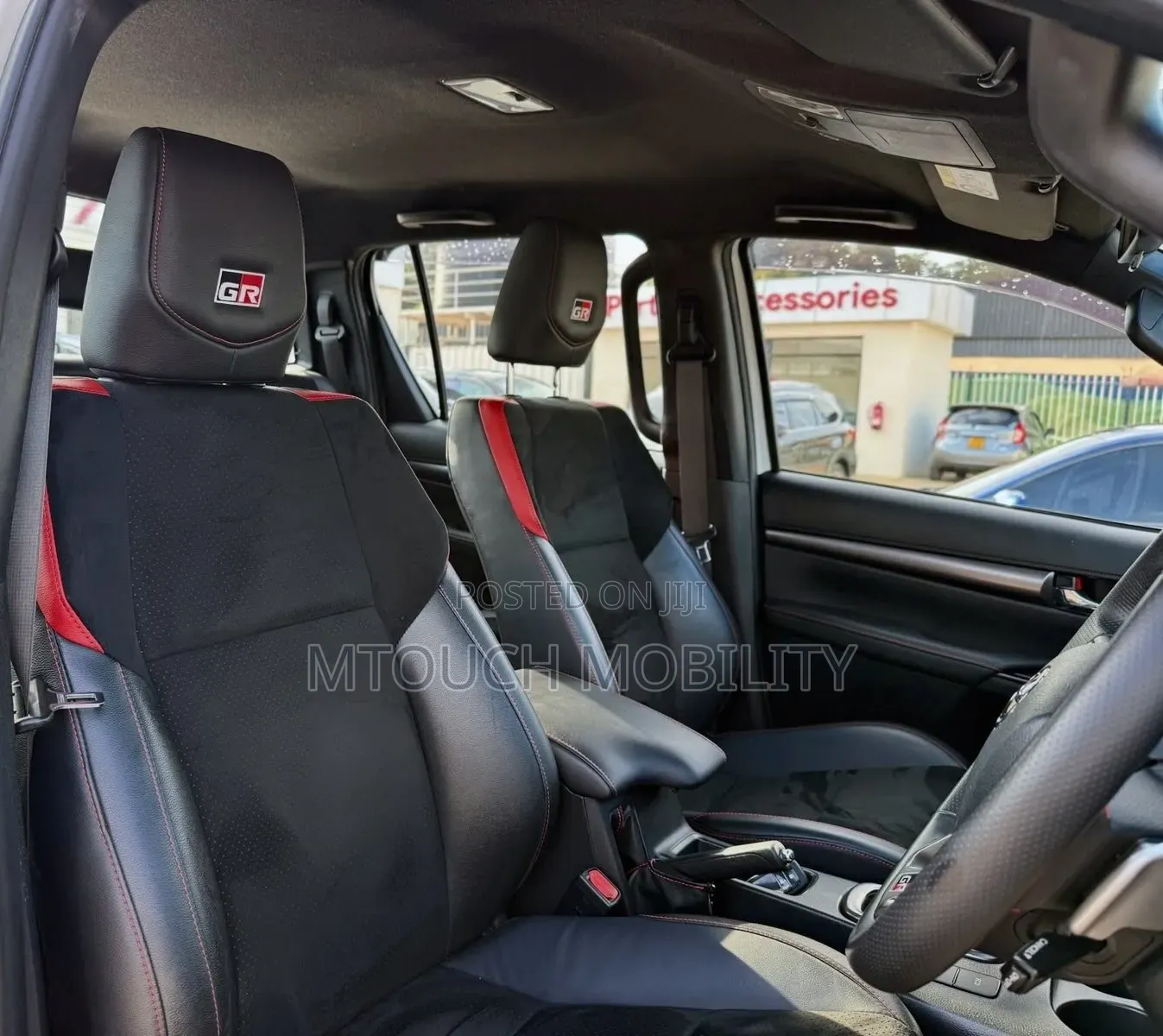 Toyota Hilux 2021 White