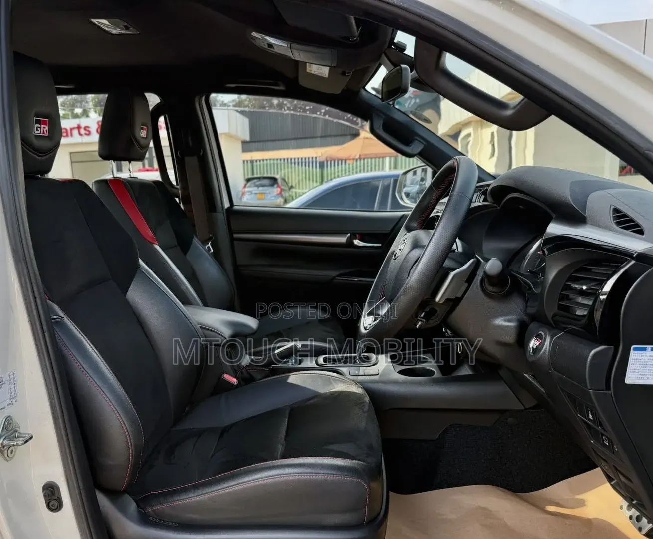 Toyota Hilux 2021 White