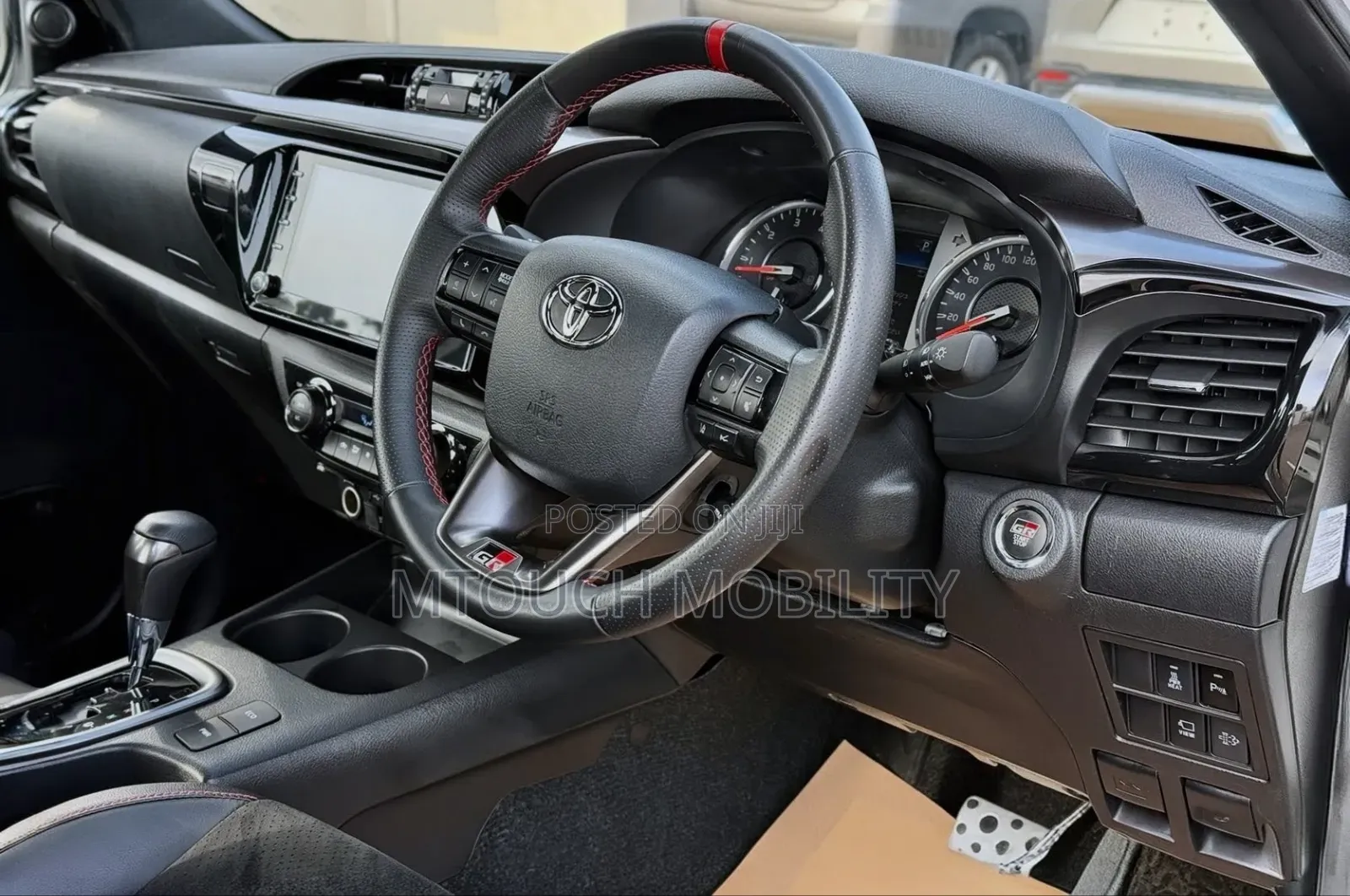 Toyota Hilux 2021 White