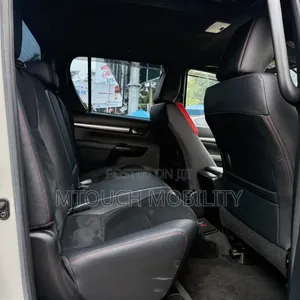 Toyota Hilux 2021 White