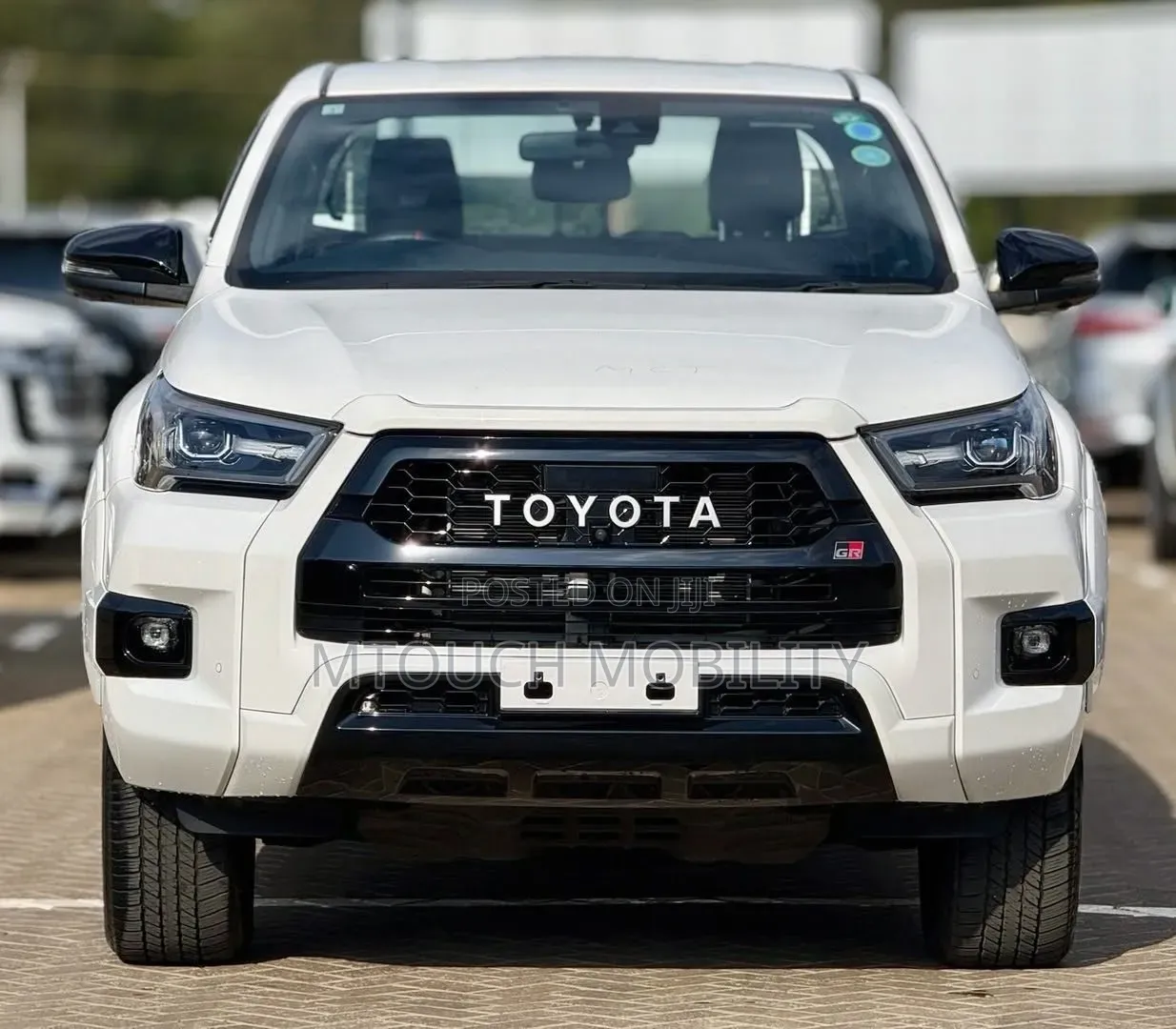 Toyota Hilux 2021 White