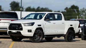 Toyota Hilux 2021 White