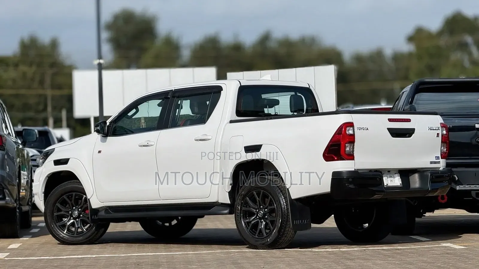 Toyota Hilux 2021 White