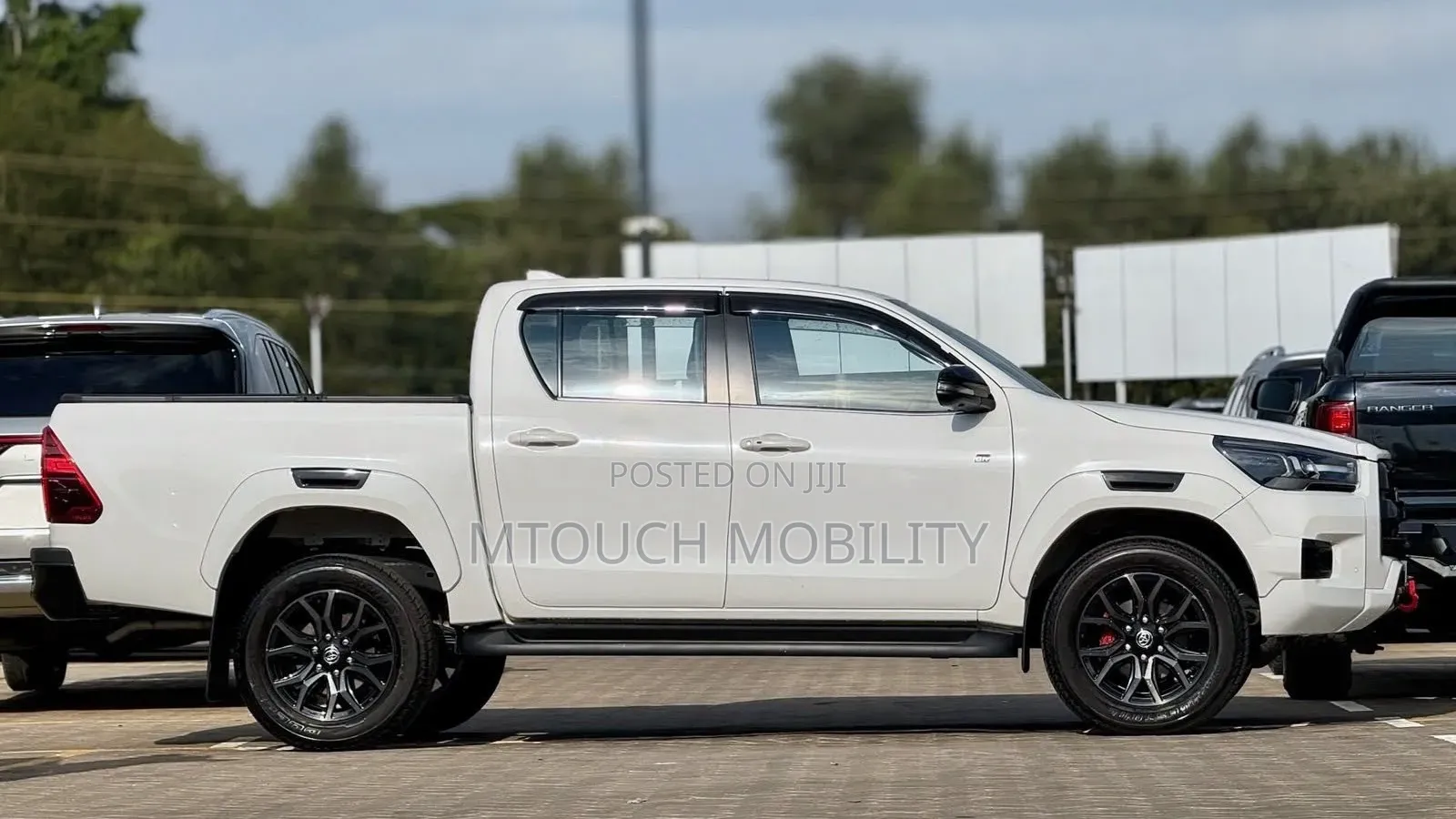 Toyota Hilux 2021 White