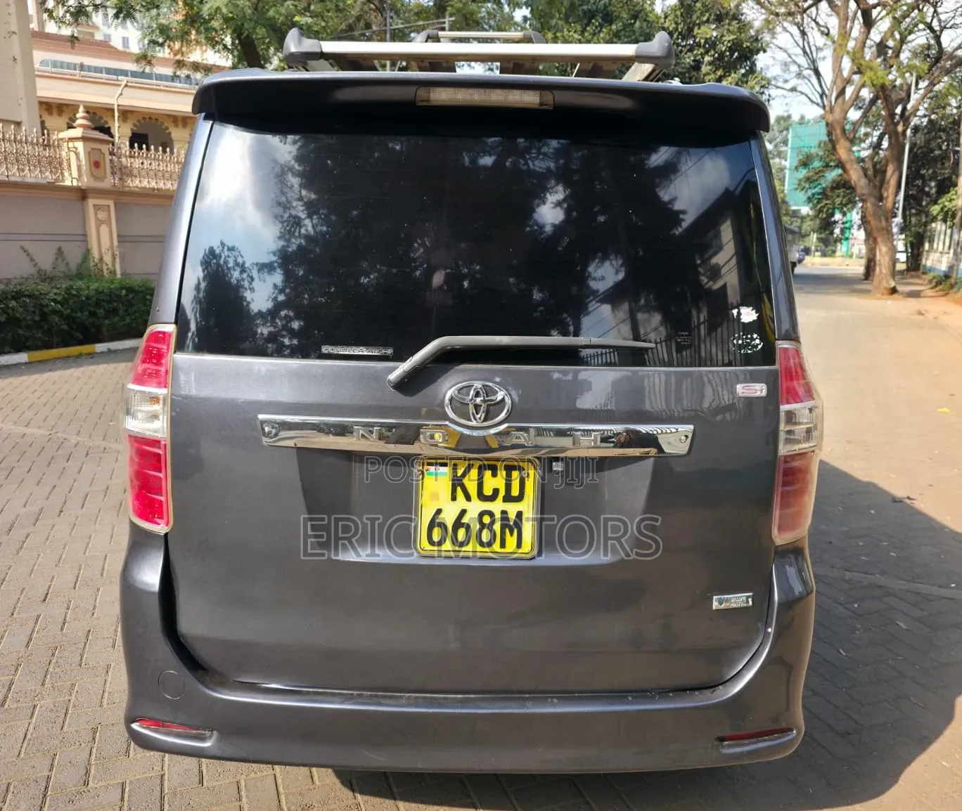 Toyota Noah 2008 Gray