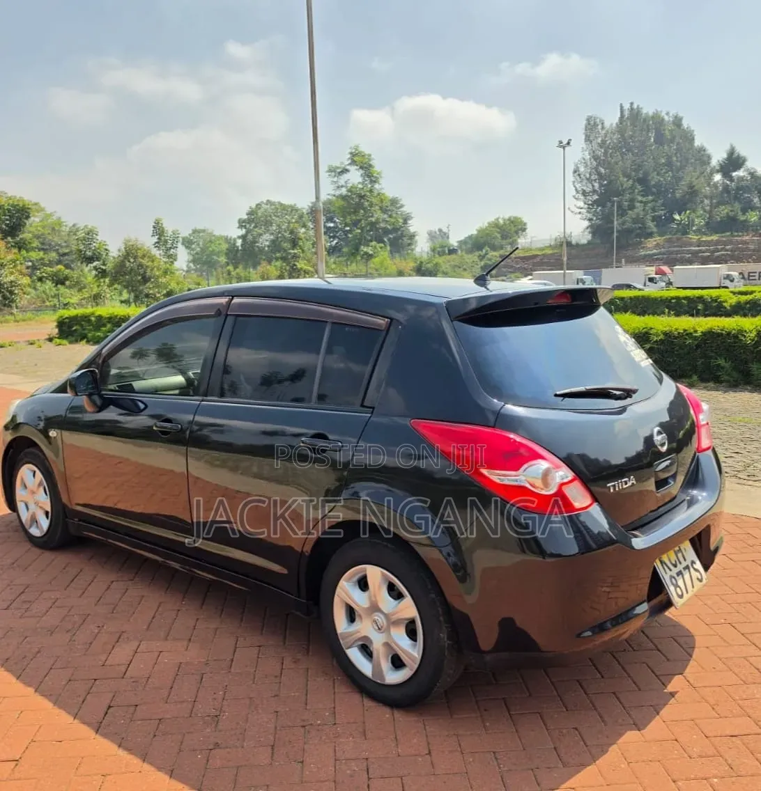 Nissan Tiida 2009 Black