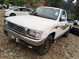 Toyota Hilux 1999 White