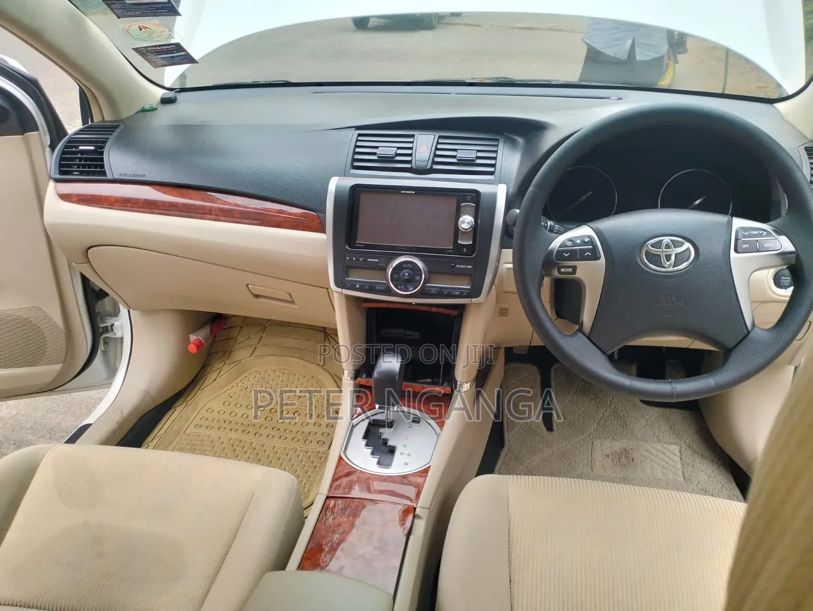 Toyota Premio 2013 Off white
